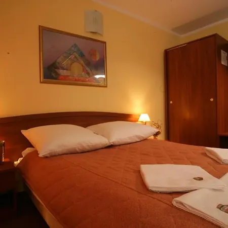 Hotell Grand Felix 3*